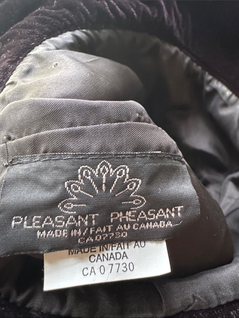 Vintage 90s  Black Wool Felt Bucket Hat 3 Velvet Bows Satin Lined Made in Canada - Picture 8 of 9